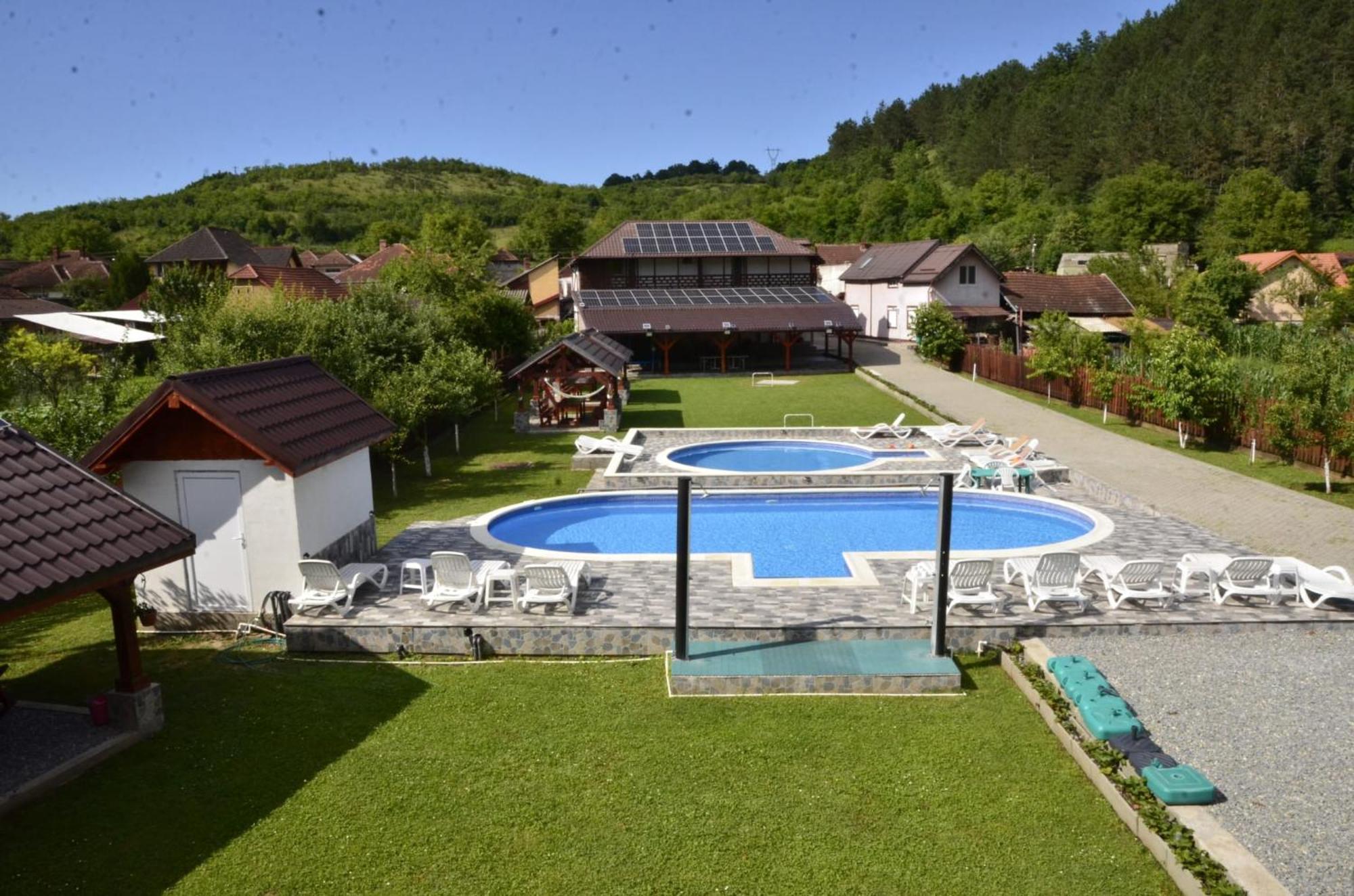 Pensiune Stefania Hunedoara Exterior photo