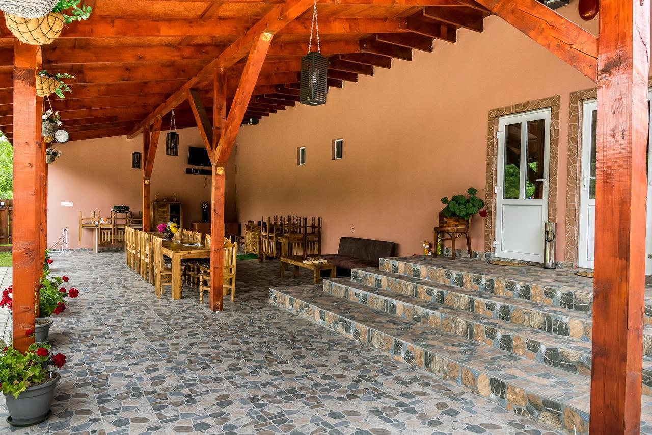 Pensiune Stefania Hunedoara Exterior photo